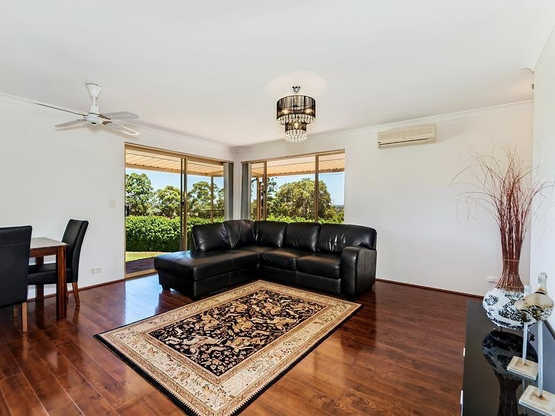 17 Three Kangaroos Way, Byford WA 6122