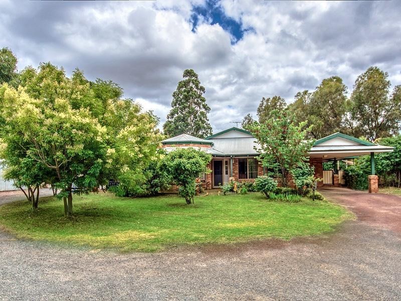 27 Tiara Court, Darling Downs WA 6122