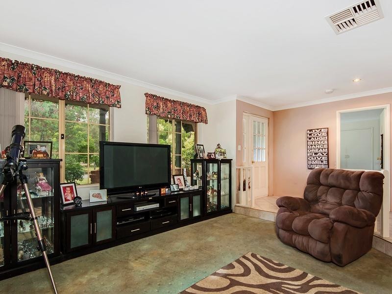 27 Tiara Court, Darling Downs WA 6122