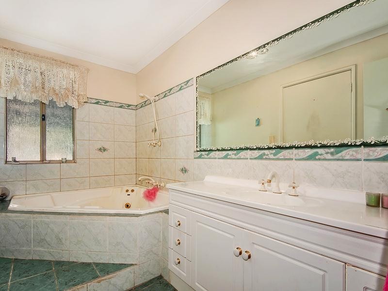 27 Tiara Court, Darling Downs WA 6122