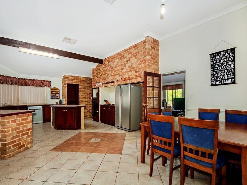 27 Tiara Court, Darling Downs WA 6122