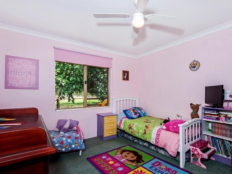 27 Tiara Court, Darling Downs WA 6122