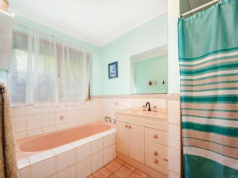 27 Tiara Court, Darling Downs WA 6122