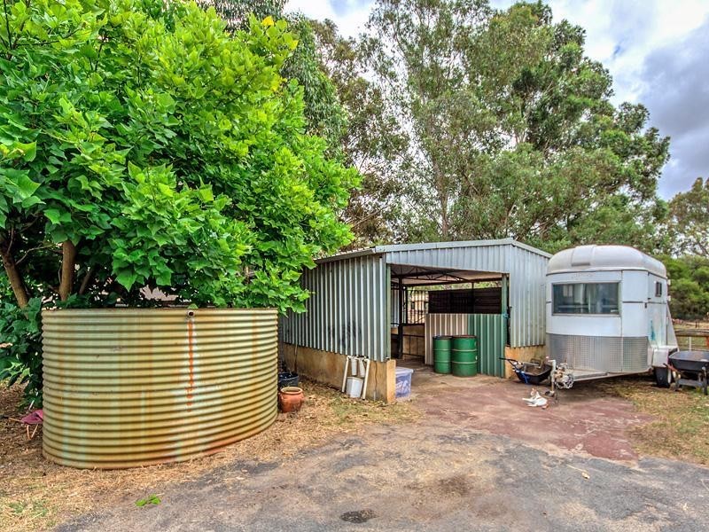 27 Tiara Court, Darling Downs WA 6122