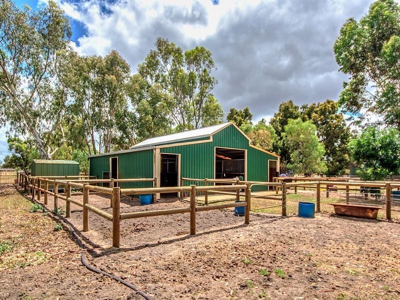 27 Tiara Court, Darling Downs WA 6122