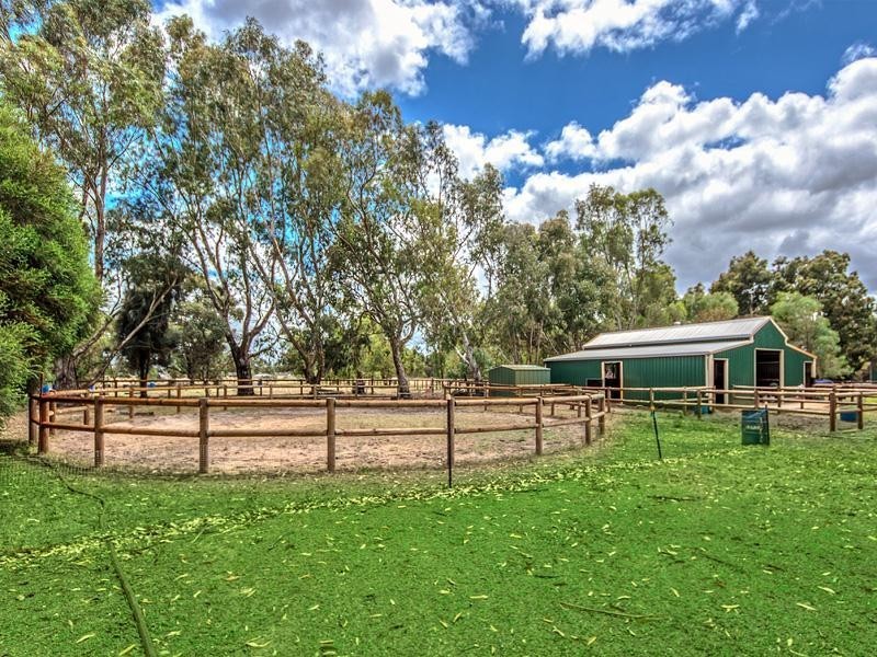 27 Tiara Court, Darling Downs WA 6122