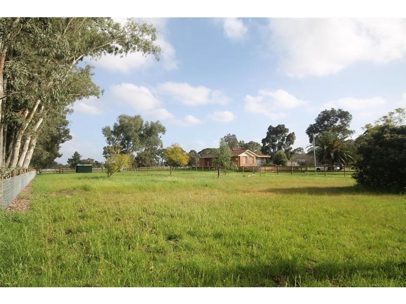 24 Rain Lover Court, Darling Downs WA 6122
