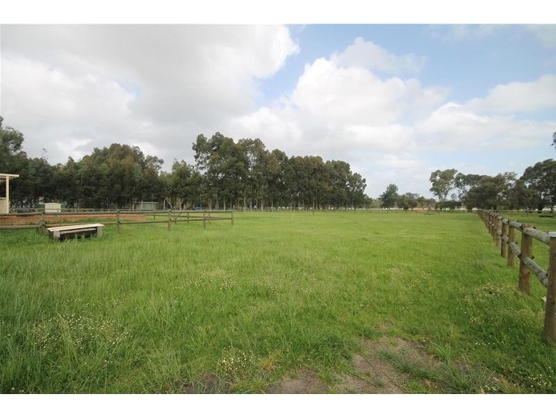 24 Rain Lover Court, Darling Downs WA 6122