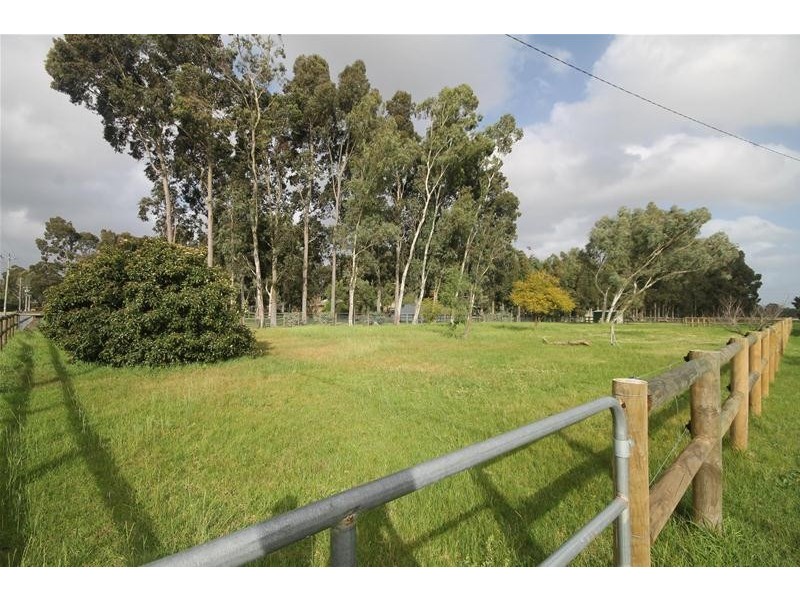 24 Rain Lover Court, Darling Downs WA 6122