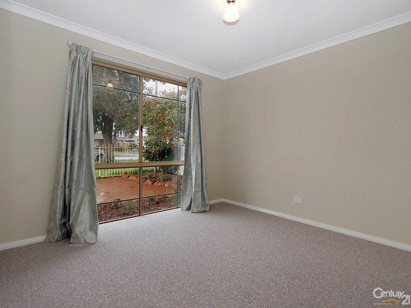 142 Seville Drive, Seville Grove WA 6112