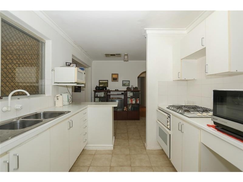 11 Sherwood Court, Armadale WA 6112