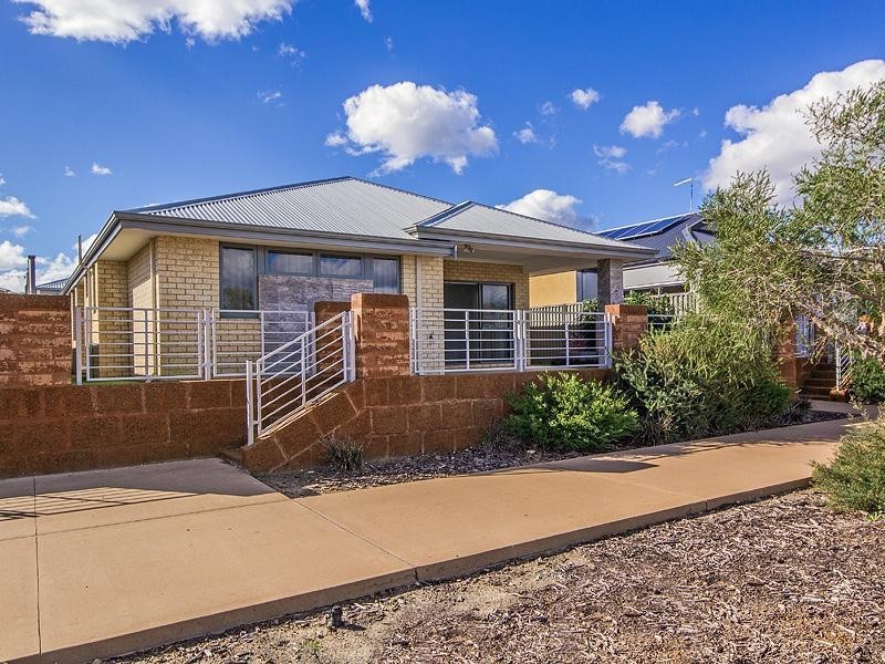 13 McLachlan Turn, Byford WA 6122