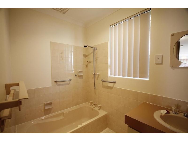 4/15 Murray Court, Armadale WA 6112