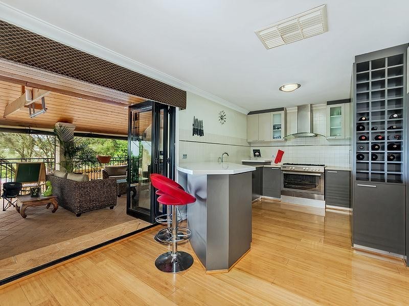 44 Amethyst Crescent, Mount Richon WA 6112