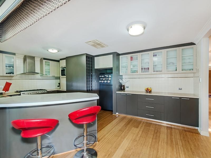 44 Amethyst Crescent, Mount Richon WA 6112