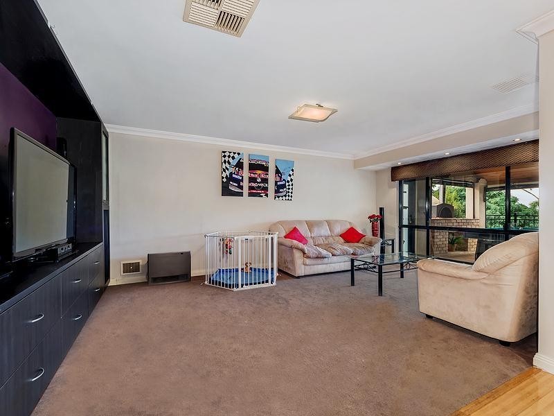 44 Amethyst Crescent, Mount Richon WA 6112