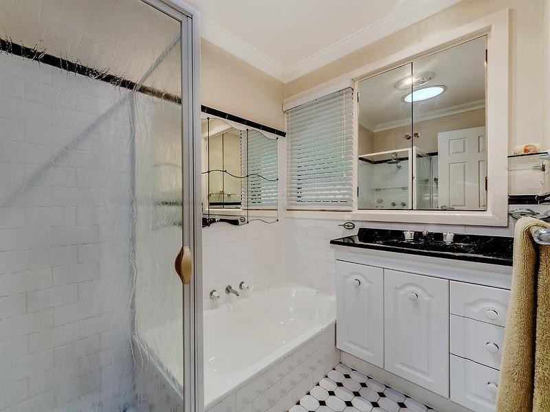 44 Amethyst Crescent, Mount Richon WA 6112