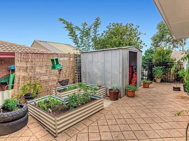 44 Amethyst Crescent, Mount Richon WA 6112