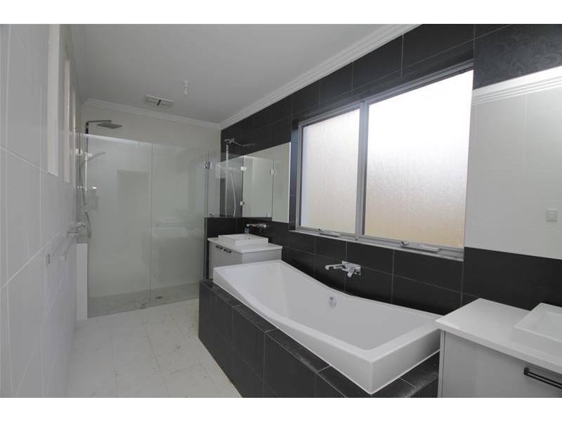 18 Maclean Street, Roleystone WA 6111