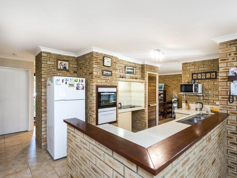 16 Alola Street, Kelmscott WA 6111