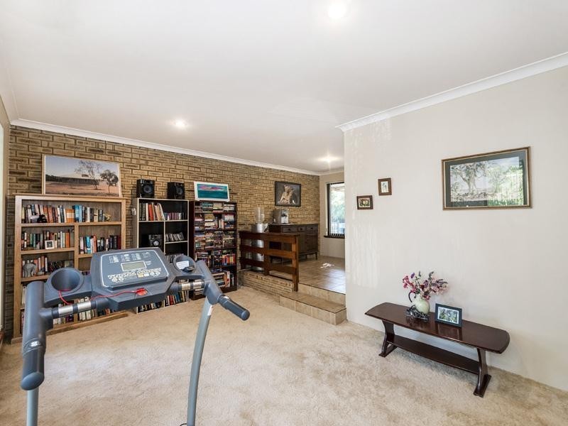 16 Alola Street, Kelmscott WA 6111