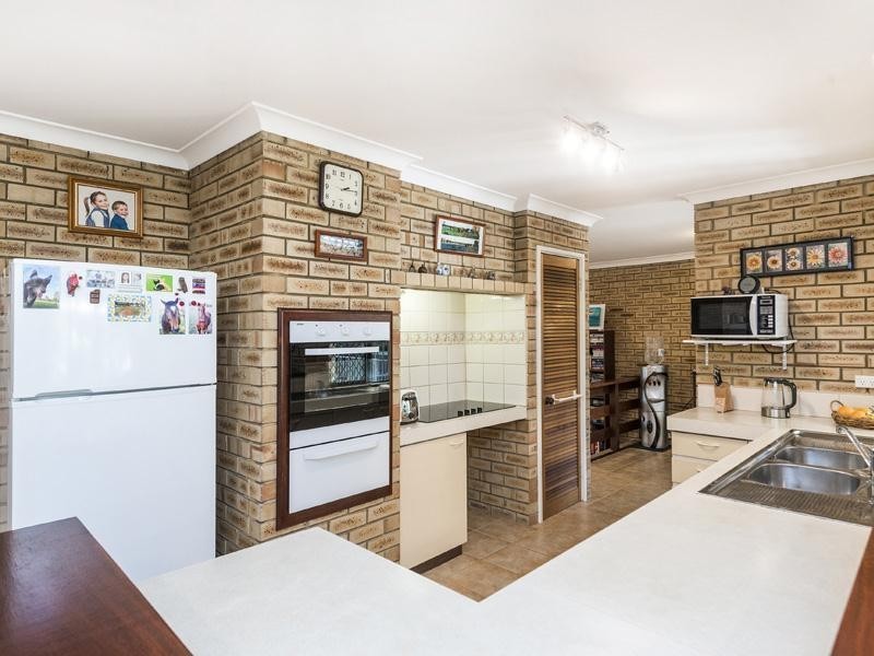 16 Alola Street, Kelmscott WA 6111