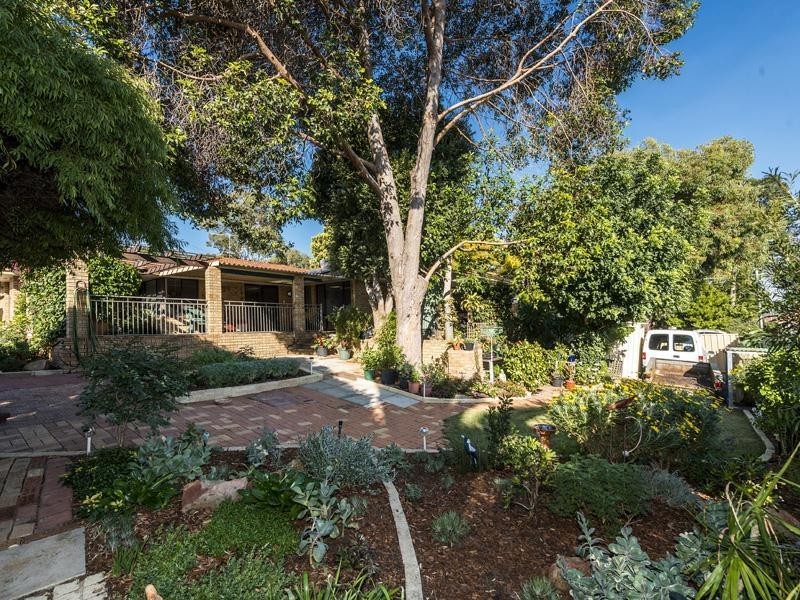 16 Alola Street, Kelmscott WA 6111