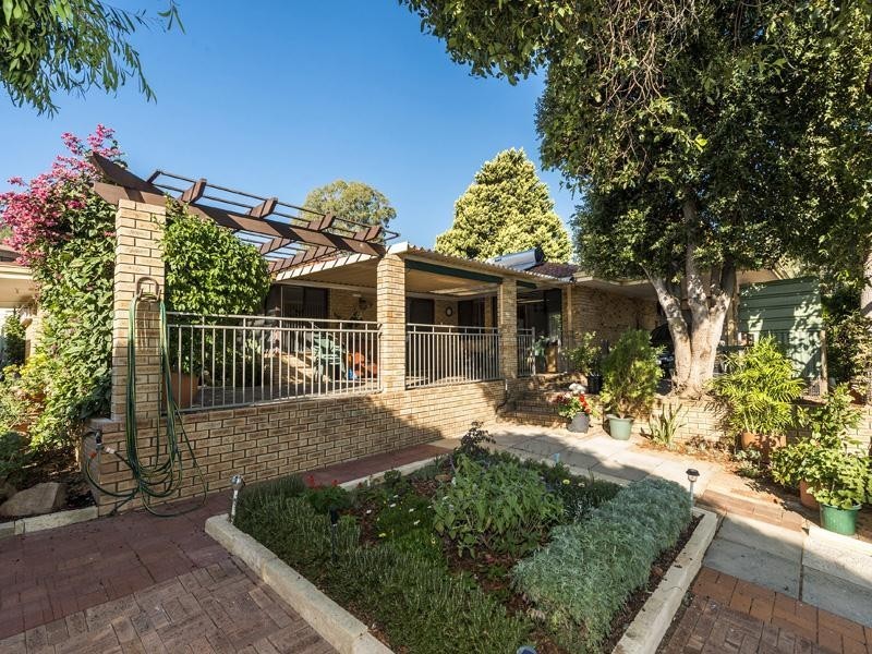 16 Alola Street, Kelmscott WA 6111