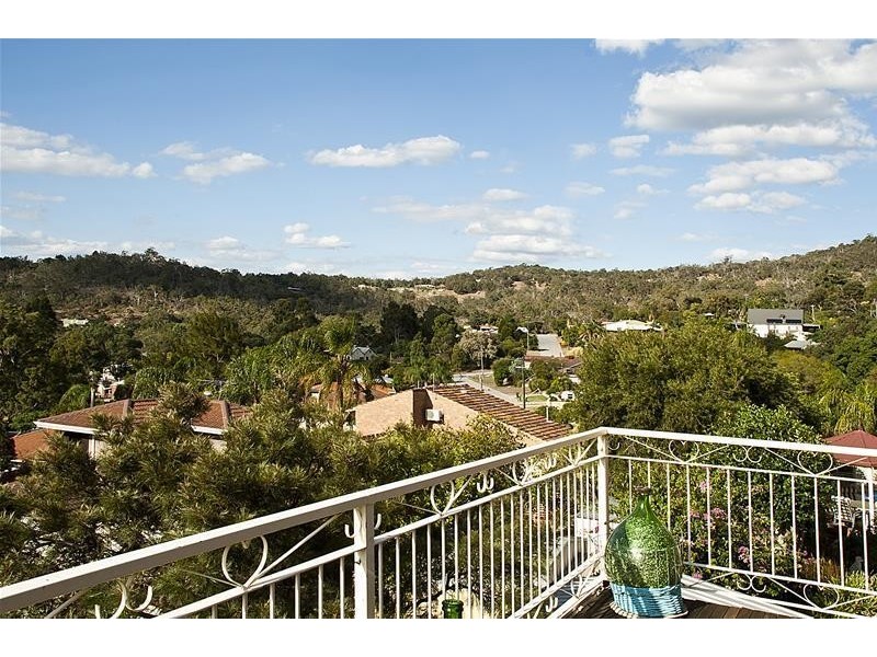 2 Carrick Road, Mount Richon WA 6112