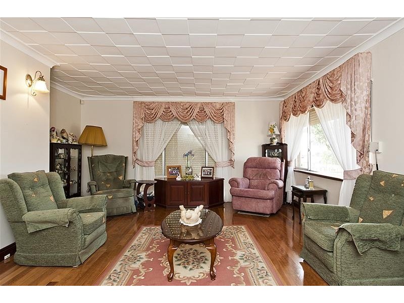 2 Carrick Road, Mount Richon WA 6112