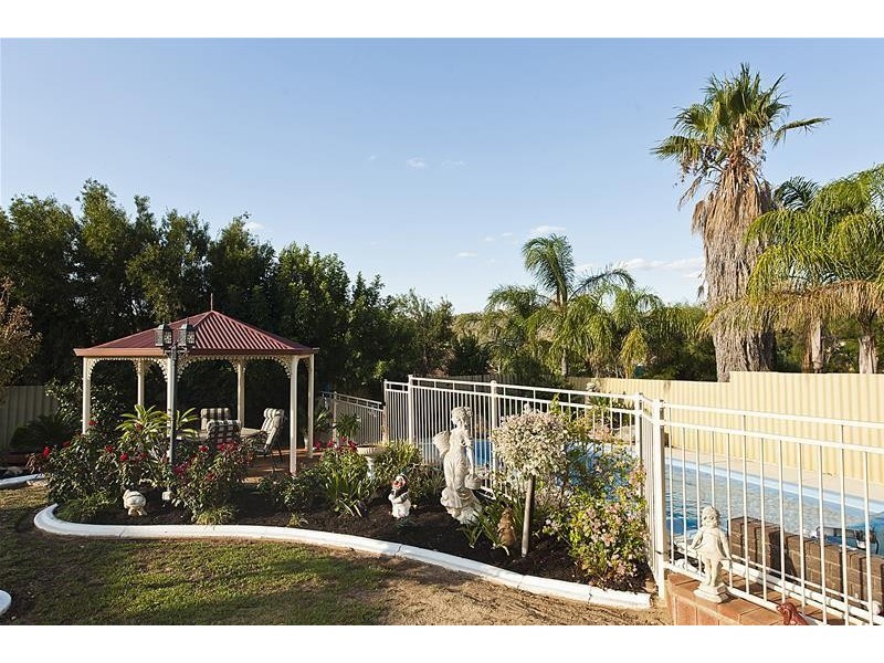 2 Carrick Road, Mount Richon WA 6112