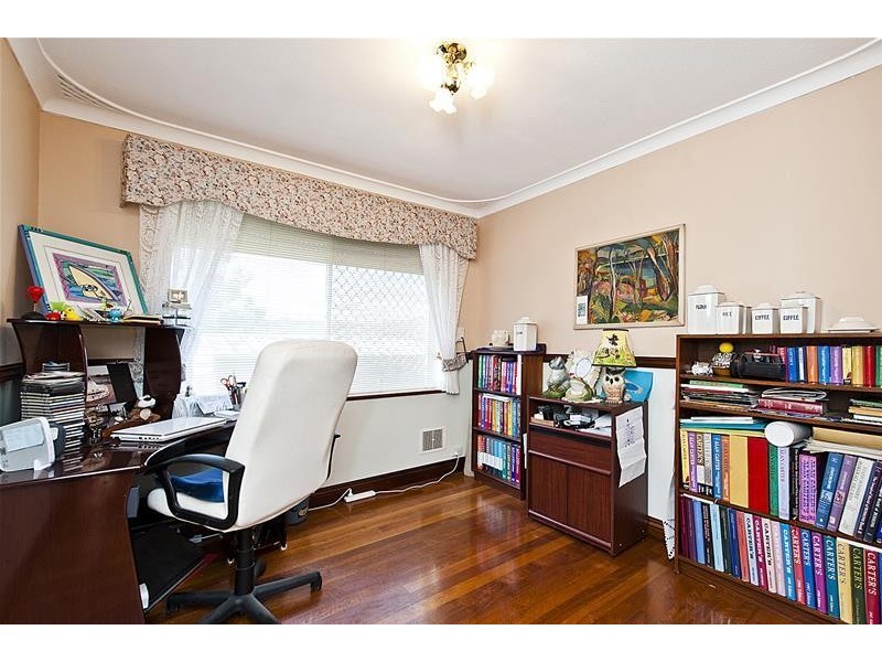 2 Carrick Road, Mount Richon WA 6112