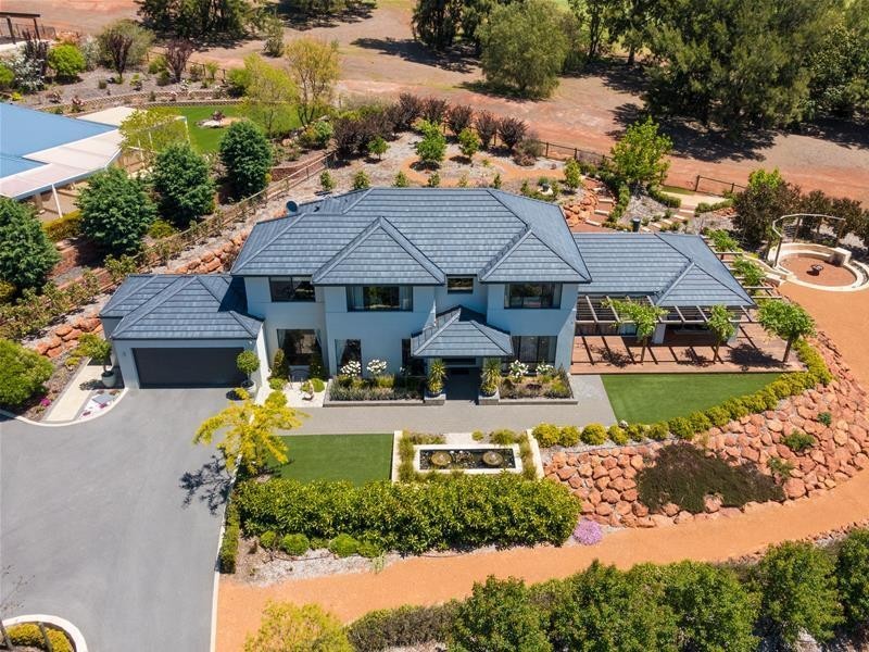21 Henty Lookout, Roleystone WA 6111