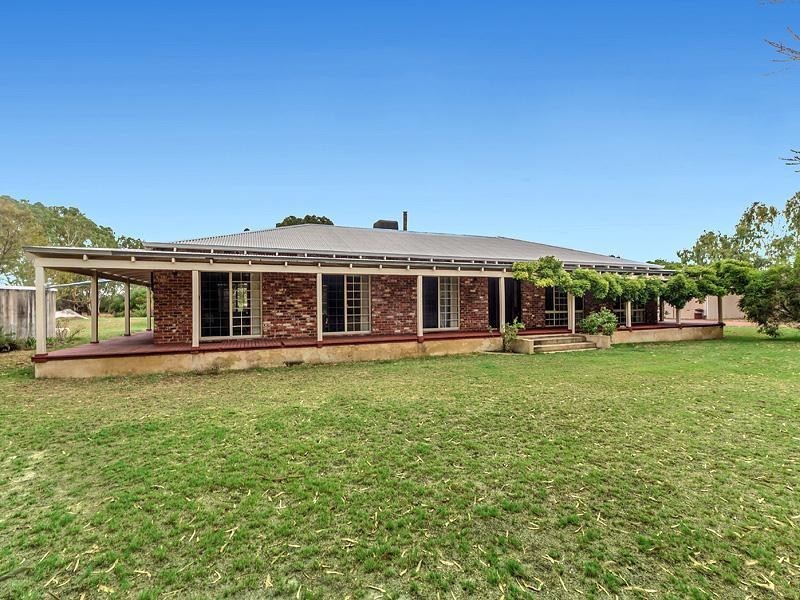 12 Foxton Drive, Oakford WA 6121