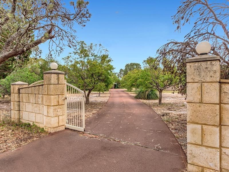 12 Foxton Drive, Oakford WA 6121