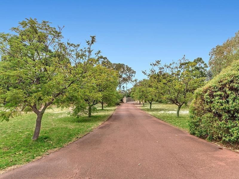 12 Foxton Drive, Oakford WA 6121