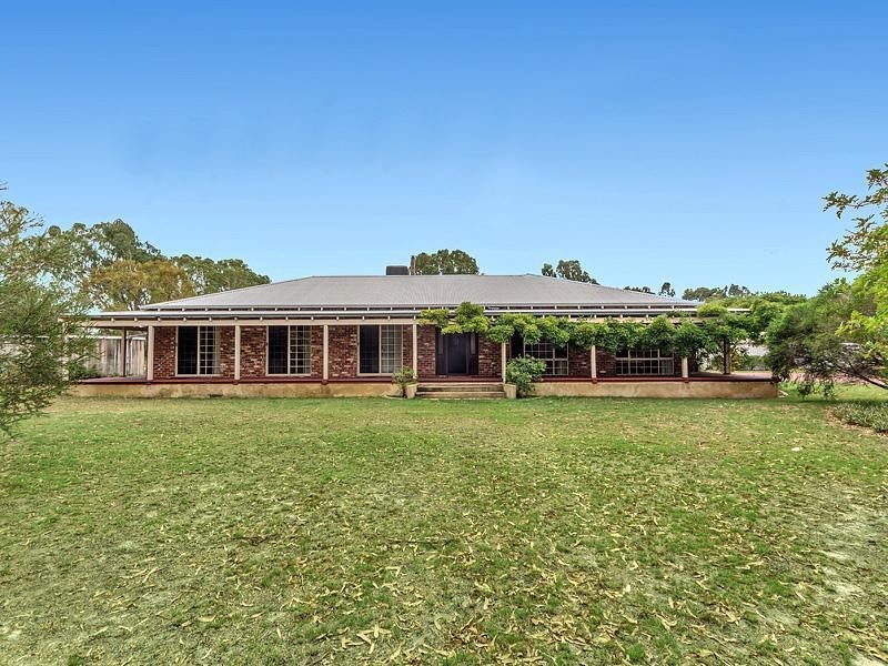 12 Foxton Drive, Oakford WA 6121