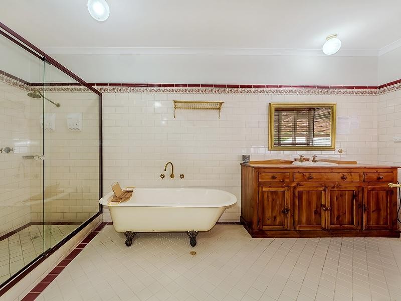 12 Foxton Drive, Oakford WA 6121