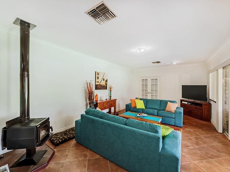 12 Foxton Drive, Oakford WA 6121