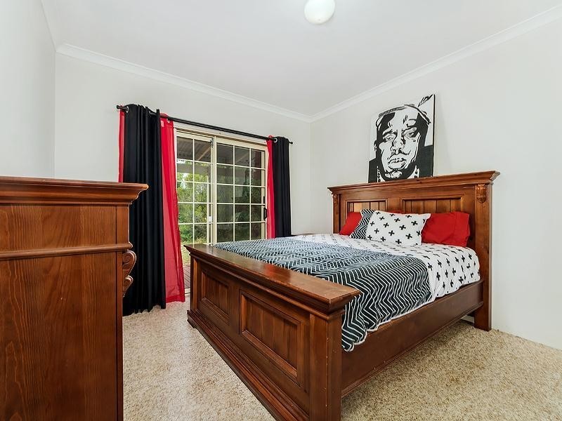 12 Foxton Drive, Oakford WA 6121