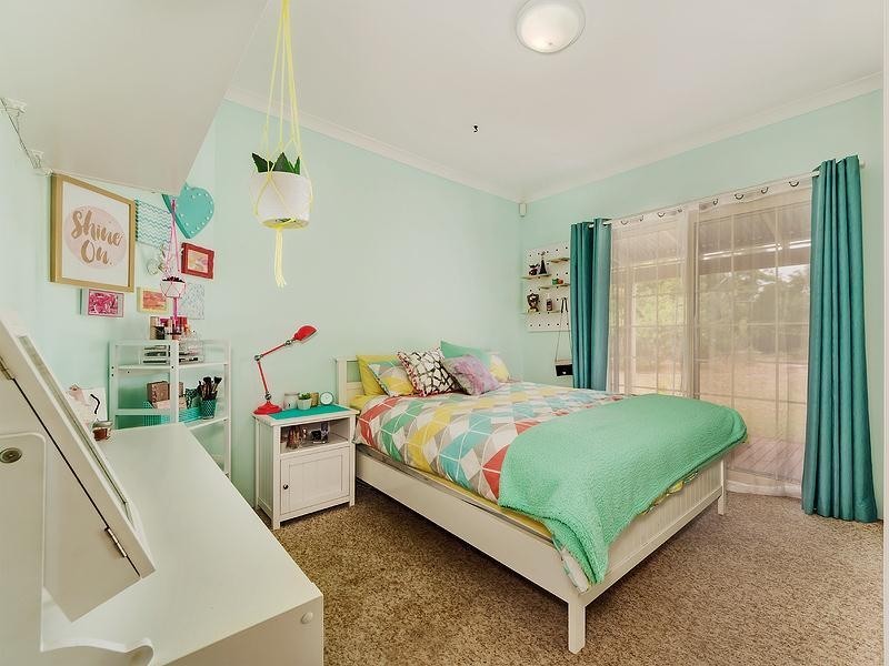 12 Foxton Drive, Oakford WA 6121