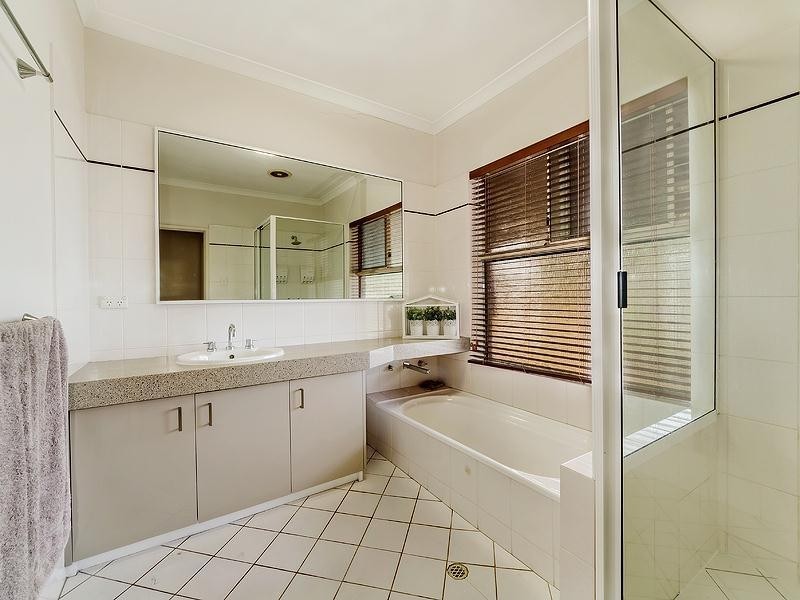 12 Foxton Drive, Oakford WA 6121