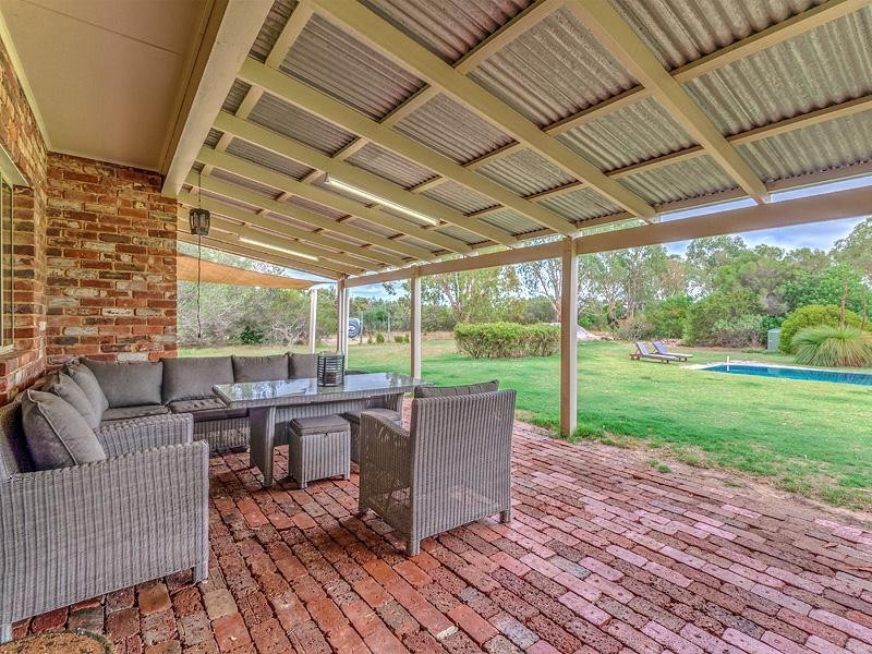 12 Foxton Drive, Oakford WA 6121