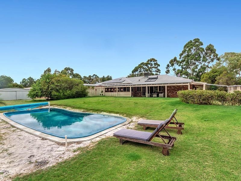 12 Foxton Drive, Oakford WA 6121