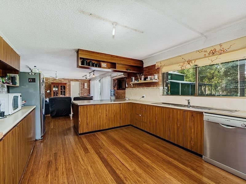 65 Peters Way, Oakford WA 6121