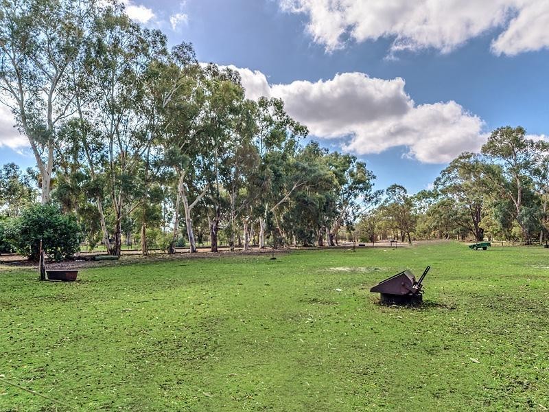 65 Peters Way, Oakford WA 6121