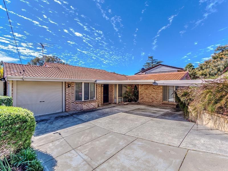 30 Onyx Road, Mount Richon WA 6112