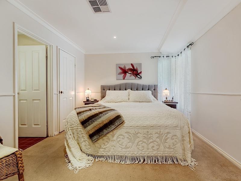 30 Onyx Road, Mount Richon WA 6112