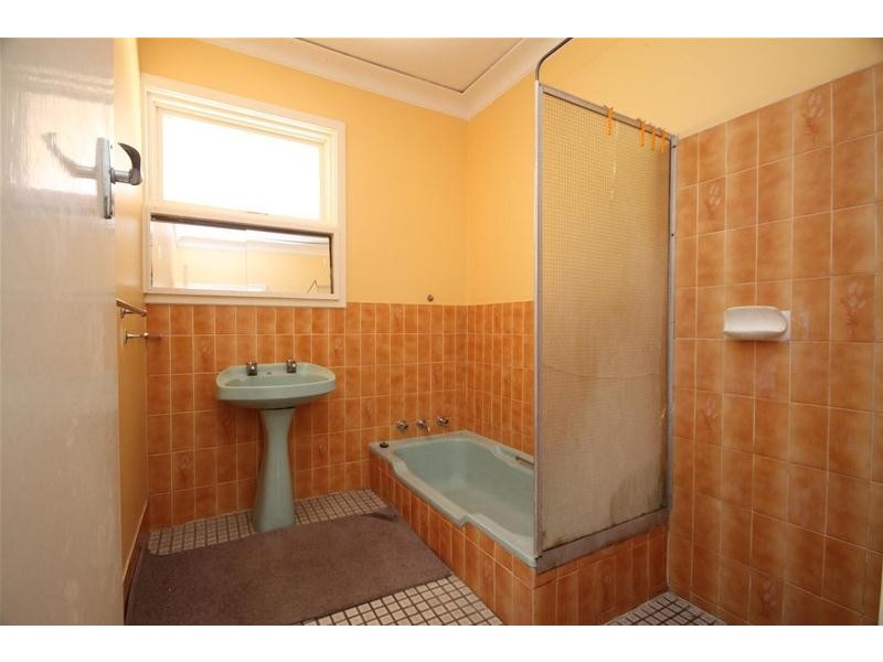 16 Badbury Road, Armadale WA 6112