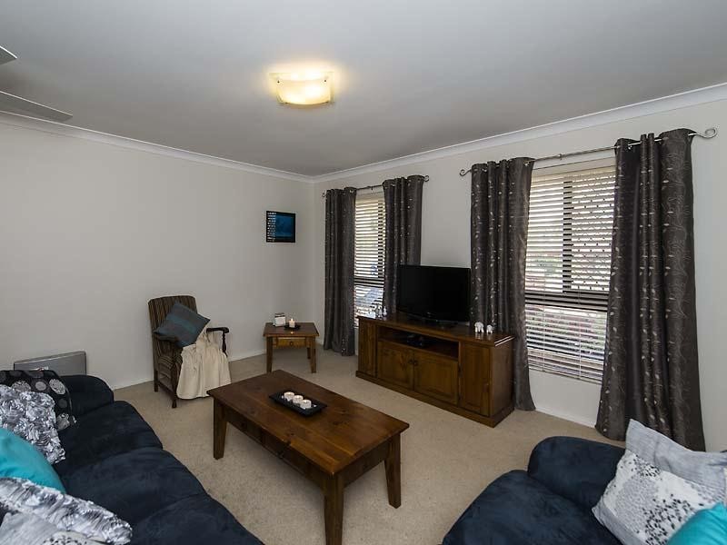 34 Inverness Circle, Camillo WA 6111